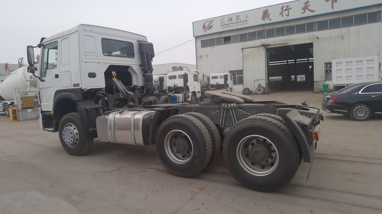 SINOTRUK HOWO trailer head - 트랙터 유닛 : 사진 4 SINOTRUK HOWO trailer head - 트랙터 유닛 : 사진 4