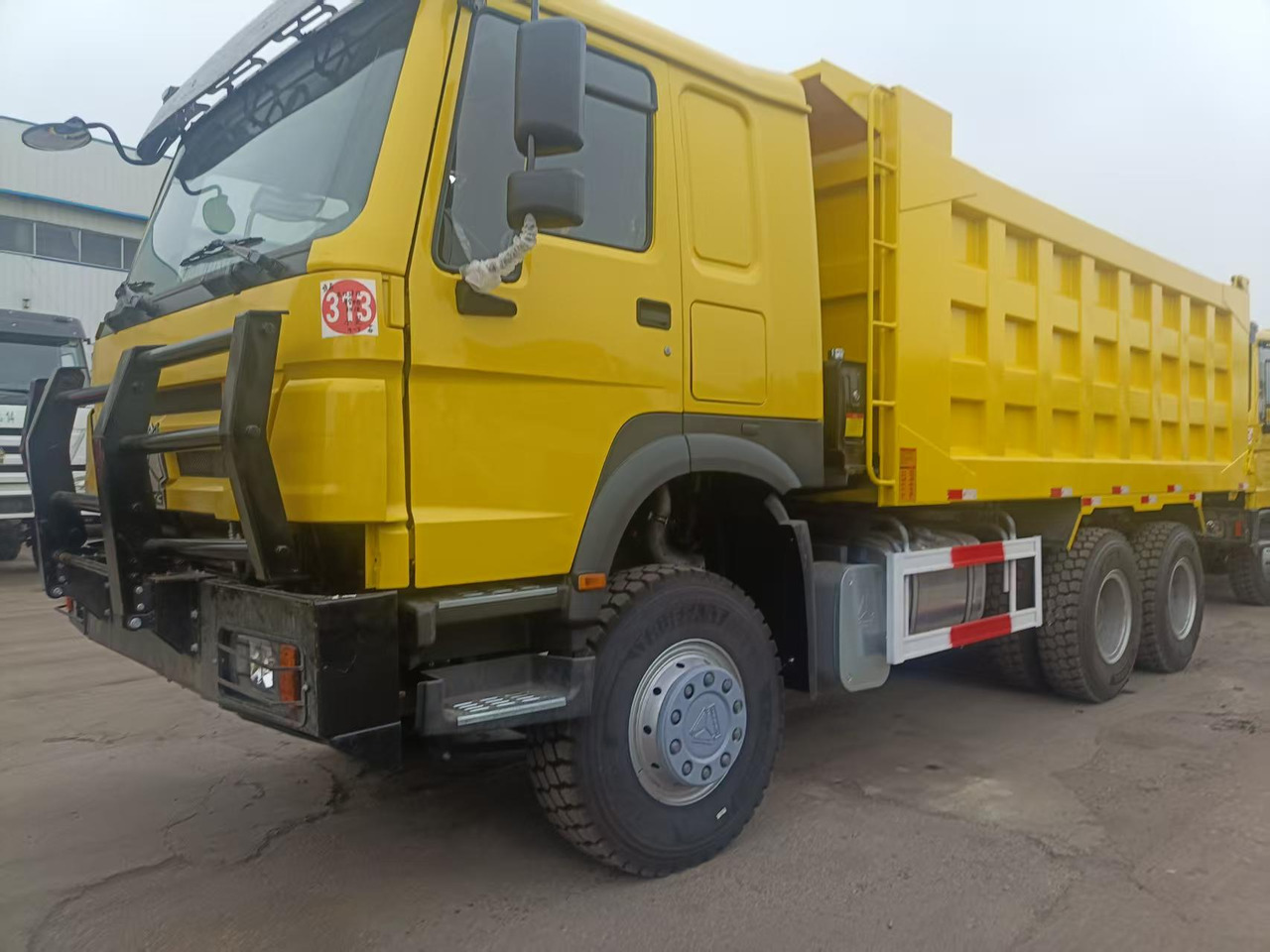 SINOTRUK HOWO - 덤프트럭 : 사진 2 SINOTRUK HOWO - 덤프트럭 : 사진 2