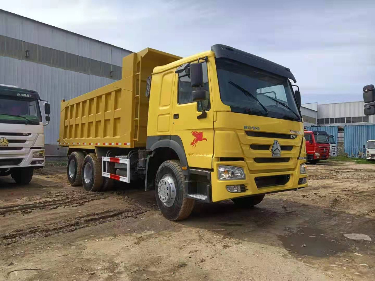 SINOTRUK HOWO - 덤프트럭 : 사진 1 SINOTRUK HOWO - 덤프트럭 : 사진 1