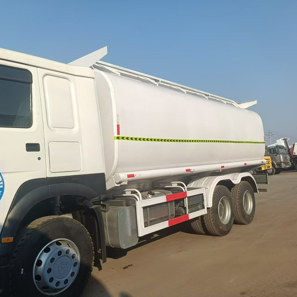 SINOTRUK HOWO - 유조트럭 : 사진 1 SINOTRUK HOWO - 유조트럭 : 사진 1