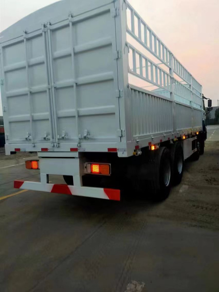 SINOTRUK Howo 8*4 Fence Brucket Truck - 트럭 : 사진 2 SINOTRUK Howo 8*4 Fence Brucket Truck - 트럭 : 사진 2