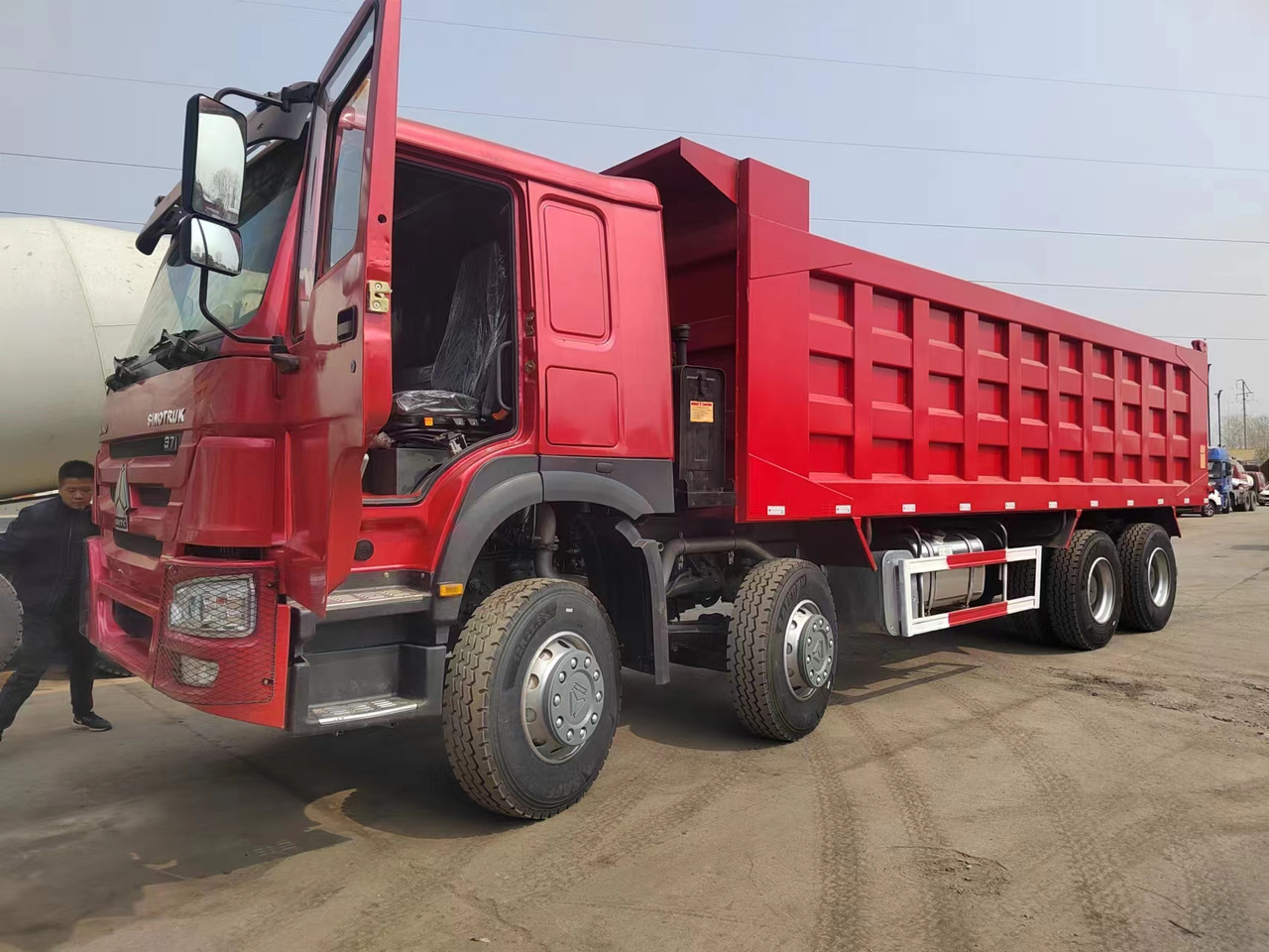 SINOTRUK Howo - 덤프트럭 : 사진 1 SINOTRUK Howo - 덤프트럭 : 사진 1