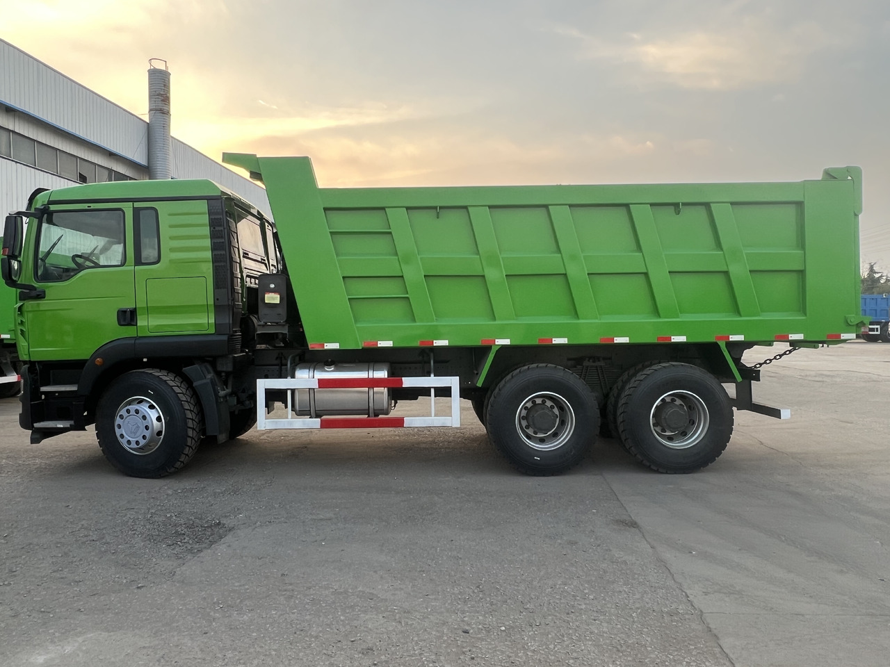 Sinotruk HOWO - 덤프트럭 : 사진 2 Sinotruk HOWO - 덤프트럭 : 사진 2