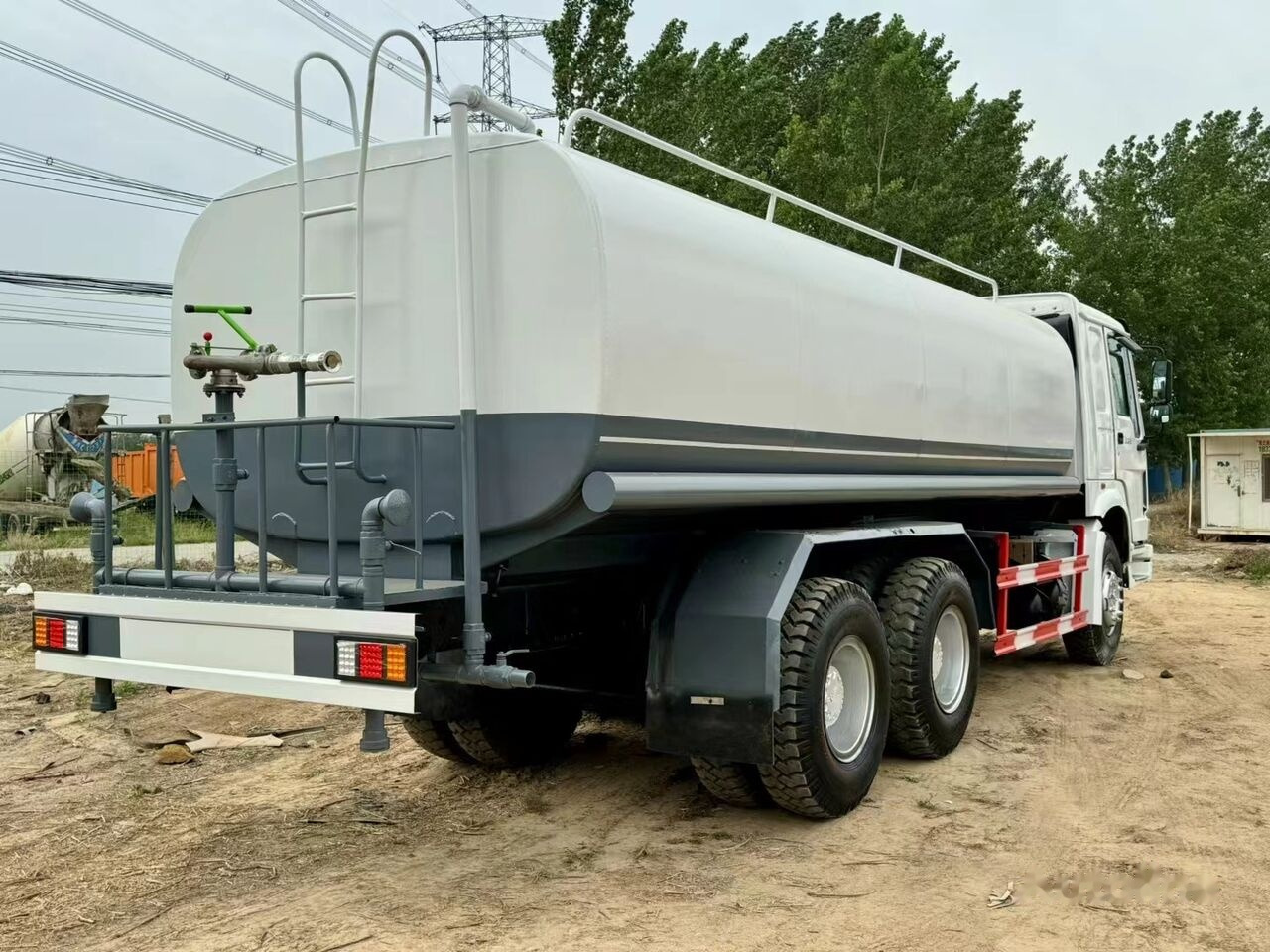 Sinotruk Howo 6*4 20cm³ - 지자체/ 특수 차량 : 사진 5 Sinotruk Howo 6*4 20cm³ - 지자체/ 특수 차량 : 사진 5