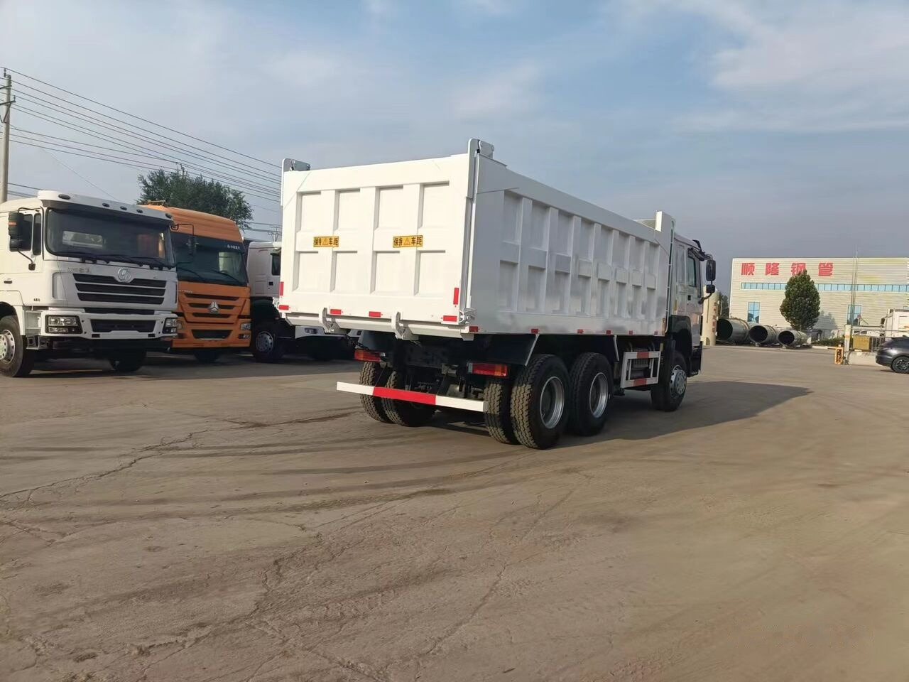 Sinotruk Howo 6*4 - 덤프트럭 : 사진 2 Sinotruk Howo 6*4 - 덤프트럭 : 사진 2