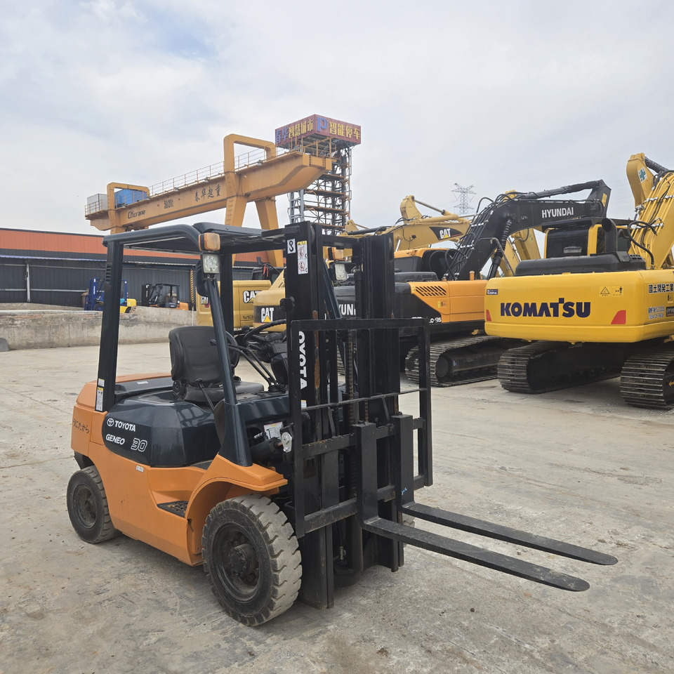 Toyota FD30 - 디젤 지게차 : 사진 5 Toyota FD30 - 디젤 지게차 : 사진 5