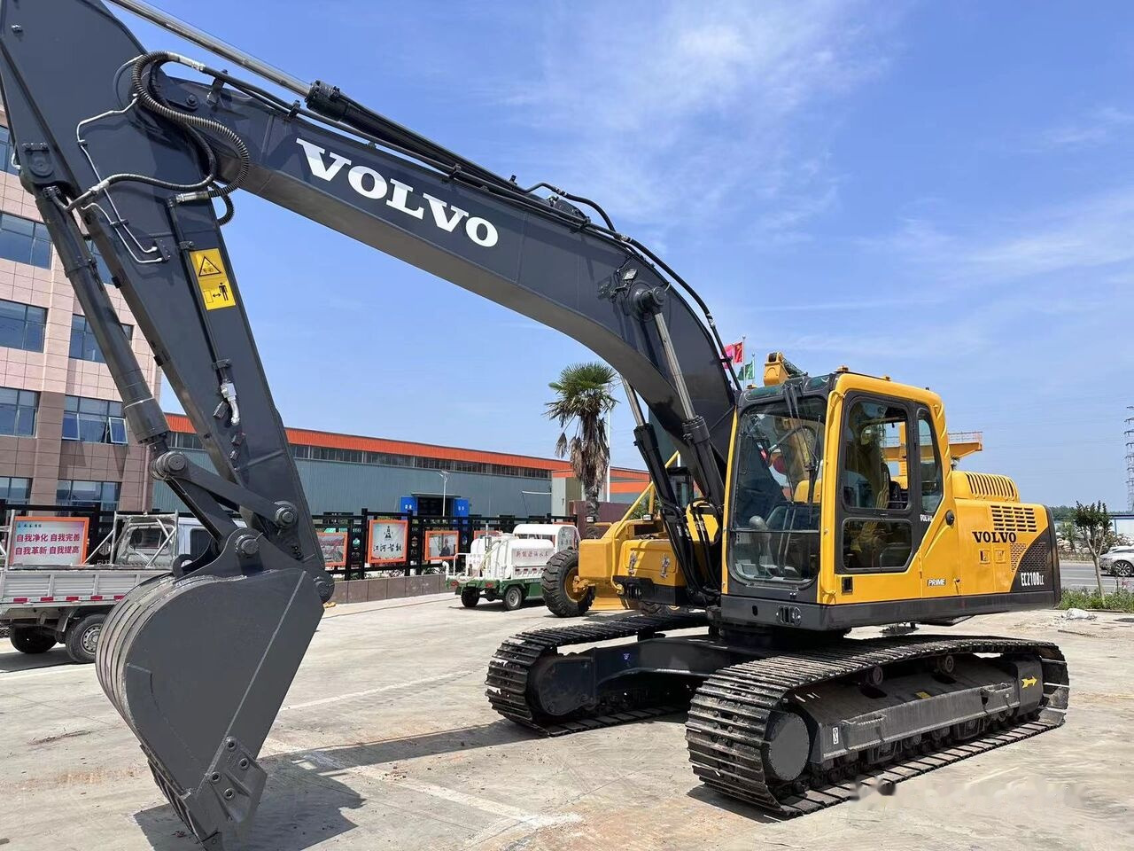Volvo EC210BLC - 크롤러 굴삭기 : 사진 1 Volvo EC210BLC - 크롤러 굴삭기 : 사진 1