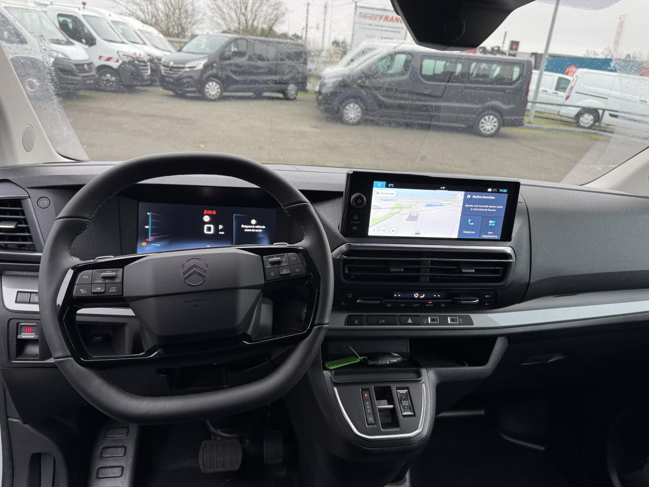 CITROEN Jumpy M 2.0 BlueHDi - 145 S&S - BV EAT8 III FOURGON . PHASE 2 - 패널 밴 : 사진 4 CITROEN Jumpy M 2.0 BlueHDi - 145 S&S - BV EAT8 III FOURGON . PHASE 2 - 패널 밴 : 사진 4