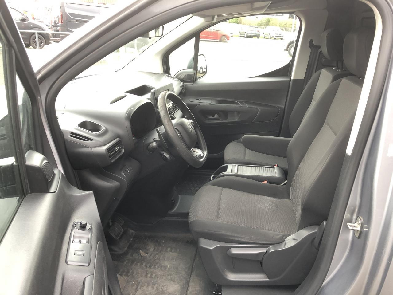 CITROEN berlingo M 1000KG BLUEHDI 130 S&S CLUB EAT8 - 패널 밴 : 사진 5 CITROEN berlingo M 1000KG BLUEHDI 130 S&S CLUB EAT8 - 패널 밴 : 사진 5