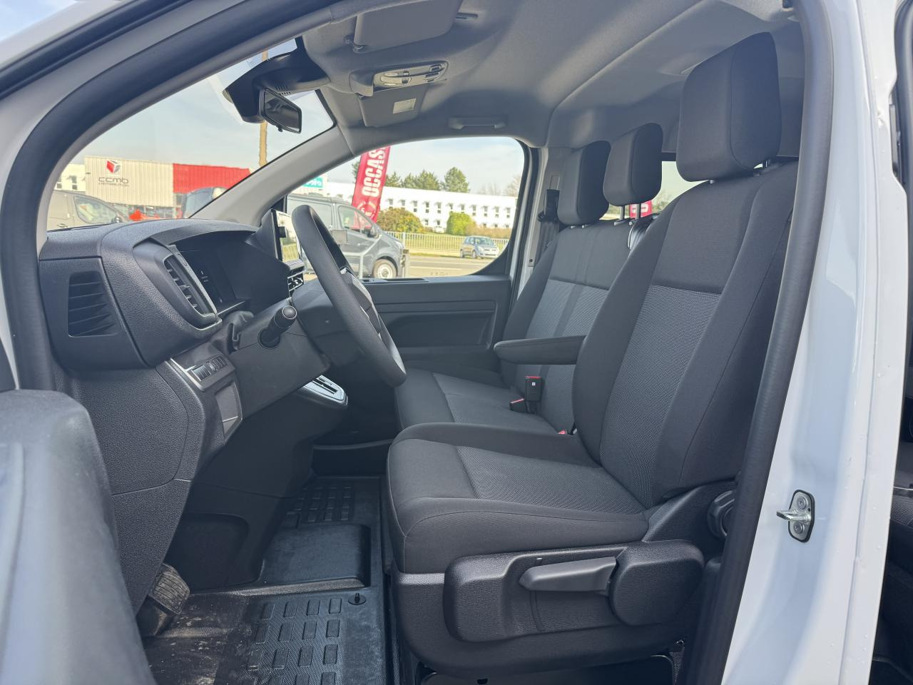 CITROEN jumpy M 2.0 HDI 180 EAT-8 CABINE APPROFONDIE 5 PLACES - 콤비 밴 : 사진 5 CITROEN jumpy M 2.0 HDI 180 EAT-8 CABINE APPROFONDIE 5 PLACES - 콤비 밴 : 사진 5