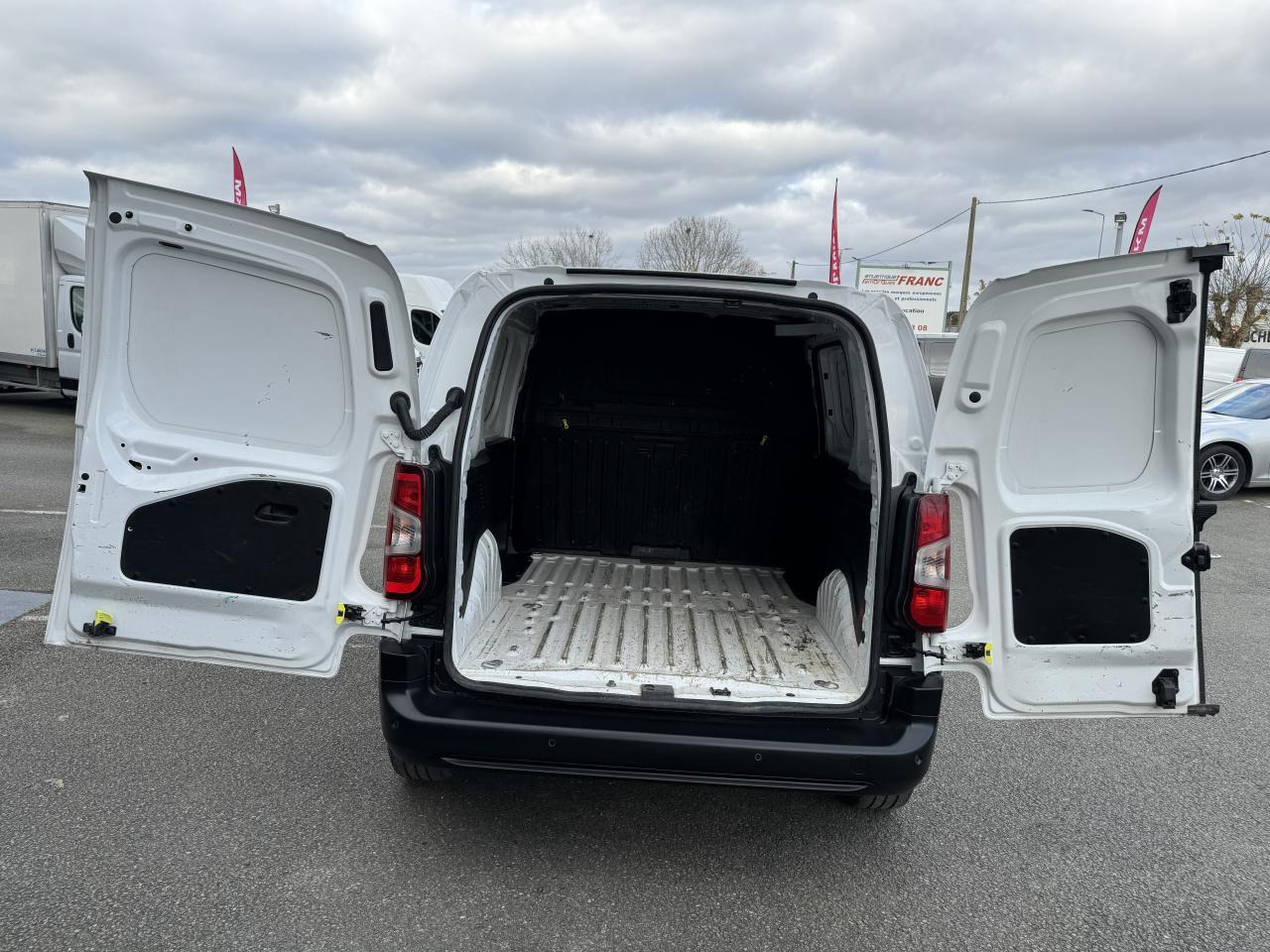 Citroen Berlingo M 650KG BLUEHDI 100 S&S DRIVER BVM5 - 소형 밴 : 사진 3 Citroen Berlingo M 650KG BLUEHDI 100 S&S DRIVER BVM5 - 소형 밴 : 사진 3