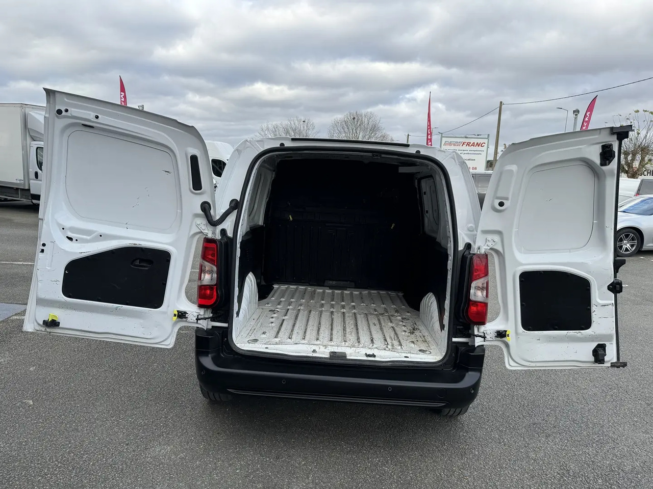 Citroen Berlingo M 650KG BLUEHDI 100 S&S DRIVER - 패널 밴 : 사진 3 Citroen Berlingo M 650KG BLUEHDI 100 S&S DRIVER - 패널 밴 : 사진 3