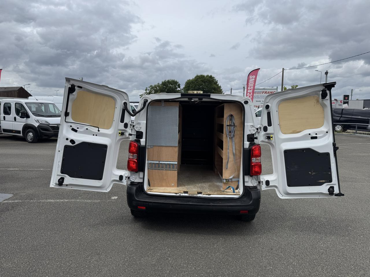 Citroen Jumpy M 1.5 BLUEHDI 120CH S&S DRIVER - 패널 밴 : 사진 2 Citroen Jumpy M 1.5 BLUEHDI 120CH S&S DRIVER - 패널 밴 : 사진 2