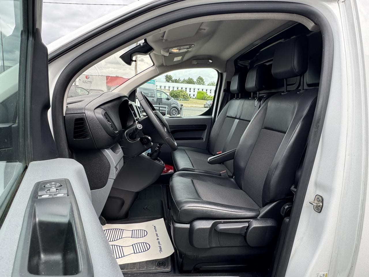 Citroen Jumpy M 1.5 BLUEHDI 120CH S&S DRIVER - 패널 밴 : 사진 4 Citroen Jumpy M 1.5 BLUEHDI 120CH S&S DRIVER - 패널 밴 : 사진 4