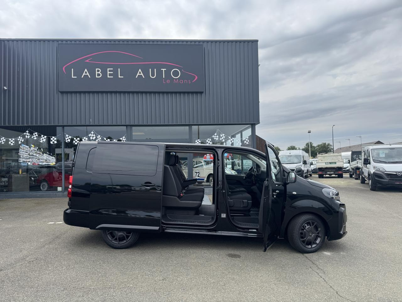 Citroen Jumpy XL 2.0 BLUEHDI 180CH S&S CABINE APPROFONDIE FIXE EAT8 5 PLACES - 콤비 밴 : 사진 2 Citroen Jumpy XL 2.0 BLUEHDI 180CH S&S CABINE APPROFONDIE FIXE EAT8 5 PLACES - 콤비 밴 : 사진 2
