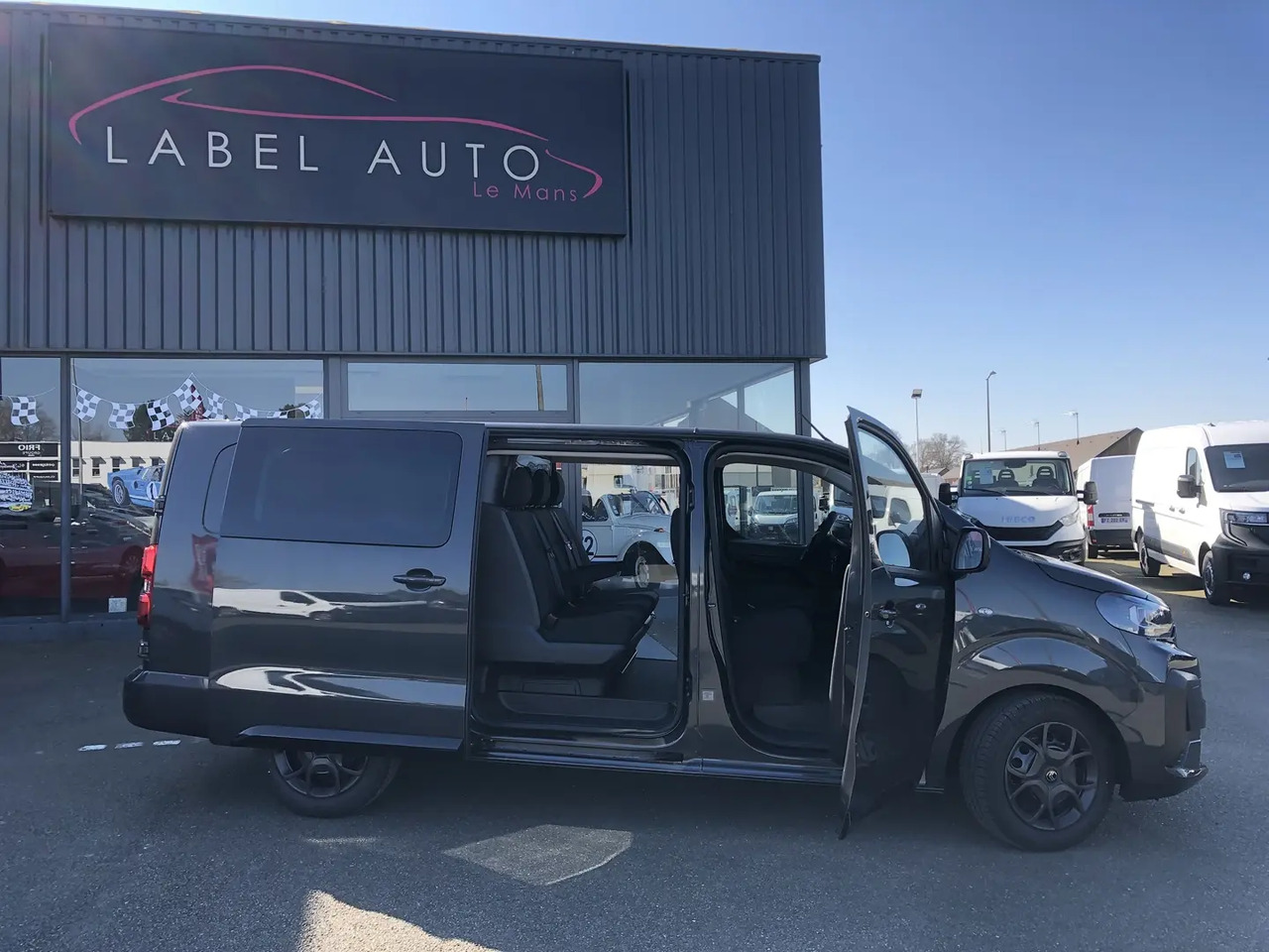 Citroen Jumpy XL 2.0 BLUEHDI 180CH S&S CABINE APPROFONDIE FIXE EAT8 - 콤비 밴 : 사진 3 Citroen Jumpy XL 2.0 BLUEHDI 180CH S&S CABINE APPROFONDIE FIXE EAT8 - 콤비 밴 : 사진 3