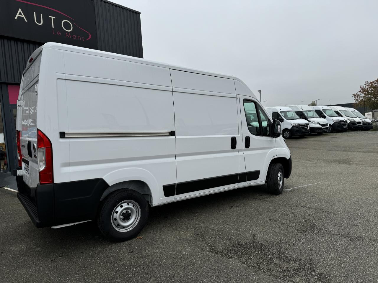 FIAT Ducato Tôlé 3.3 M H2 2.2 - 140 S&S III FOURGON TOLE Fourgon Tôlé 3.3 - 패널 밴 : 사진 5 FIAT Ducato Tôlé 3.3 M H2 2.2 - 140 S&S III FOURGON TOLE Fourgon Tôlé 3.3 - 패널 밴 : 사진 5