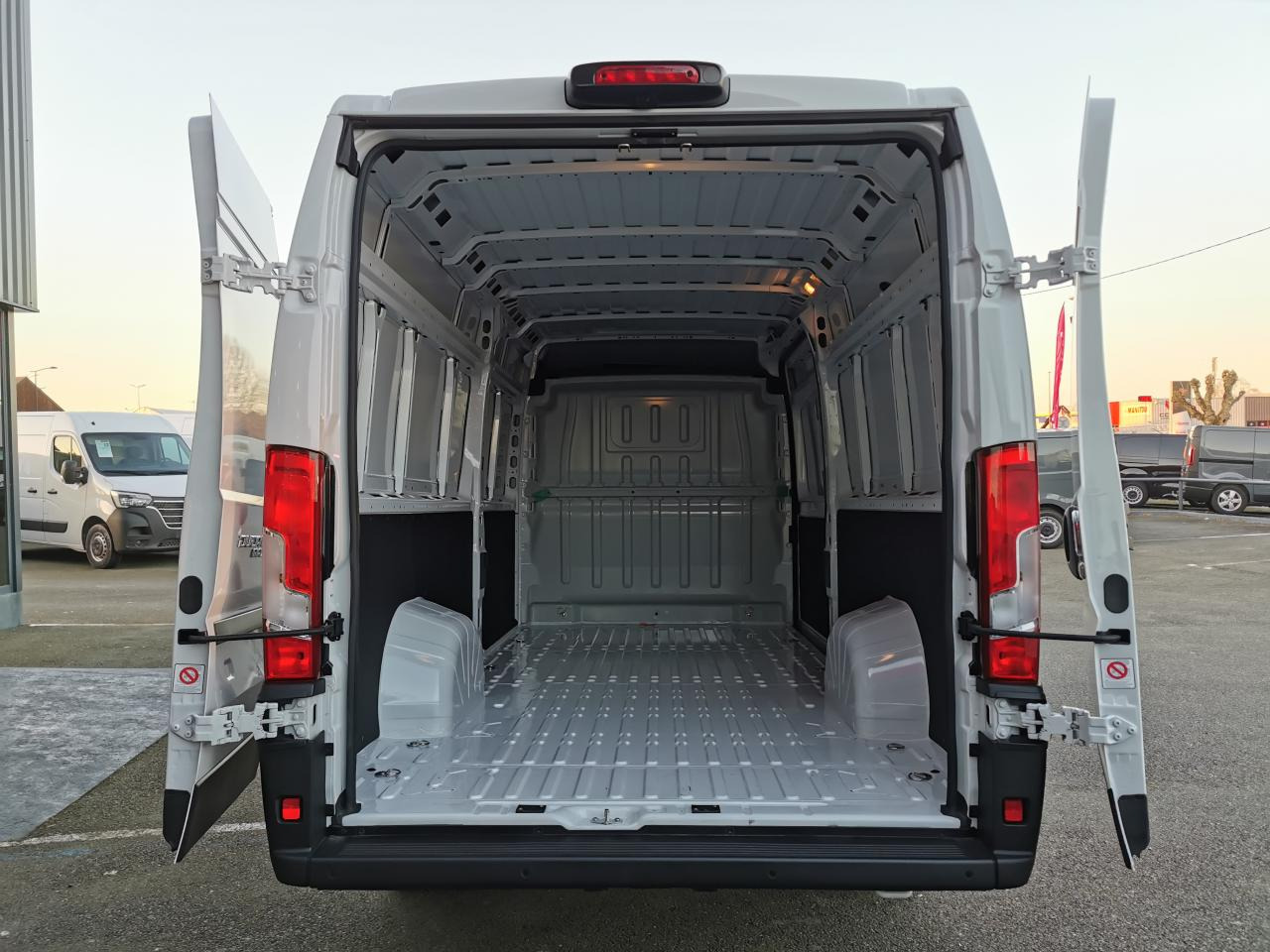 FIAT Ducato Tôlé Maxi 3.5 XL H2 2.2 - 140 S&S III FOURGON TOLE Fourgon Tôlé - 패널 밴 : 사진 3 FIAT Ducato Tôlé Maxi 3.5 XL H2 2.2 - 140 S&S III FOURGON TOLE Fourgon Tôlé - 패널 밴 : 사진 3