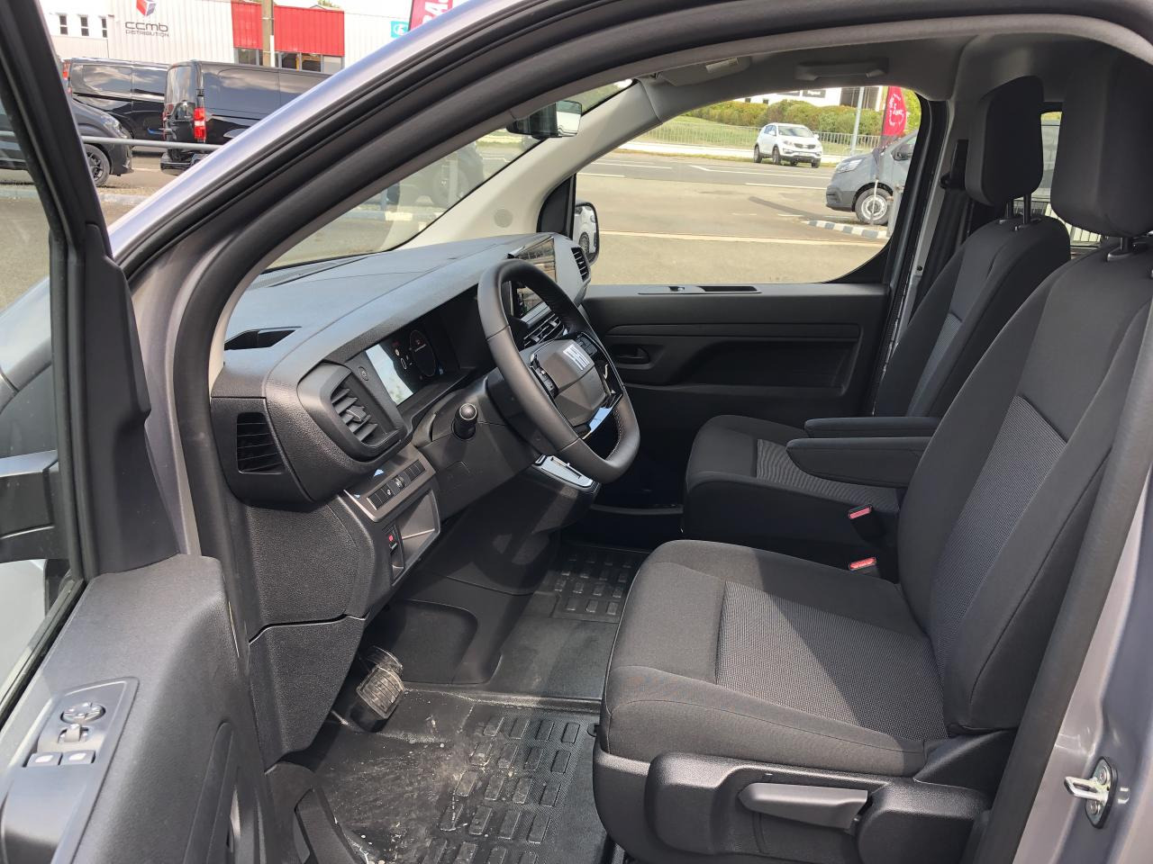 FIAT SCUDO XL 2.0 HDI 180CH EAT-8 CABINE APPROFONDIE 5 PLACES - 콤비 밴 : 사진 4 FIAT SCUDO XL 2.0 HDI 180CH EAT-8 CABINE APPROFONDIE 5 PLACES - 콤비 밴 : 사진 4
