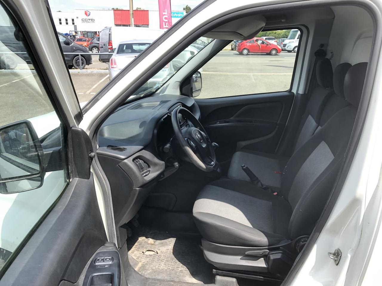 FIAT doblo 1.3 MULTIJET 95CH PACK PROFESSIONAL TRIO E6 - 패널 밴 : 사진 4 FIAT doblo 1.3 MULTIJET 95CH PACK PROFESSIONAL TRIO E6 - 패널 밴 : 사진 4
