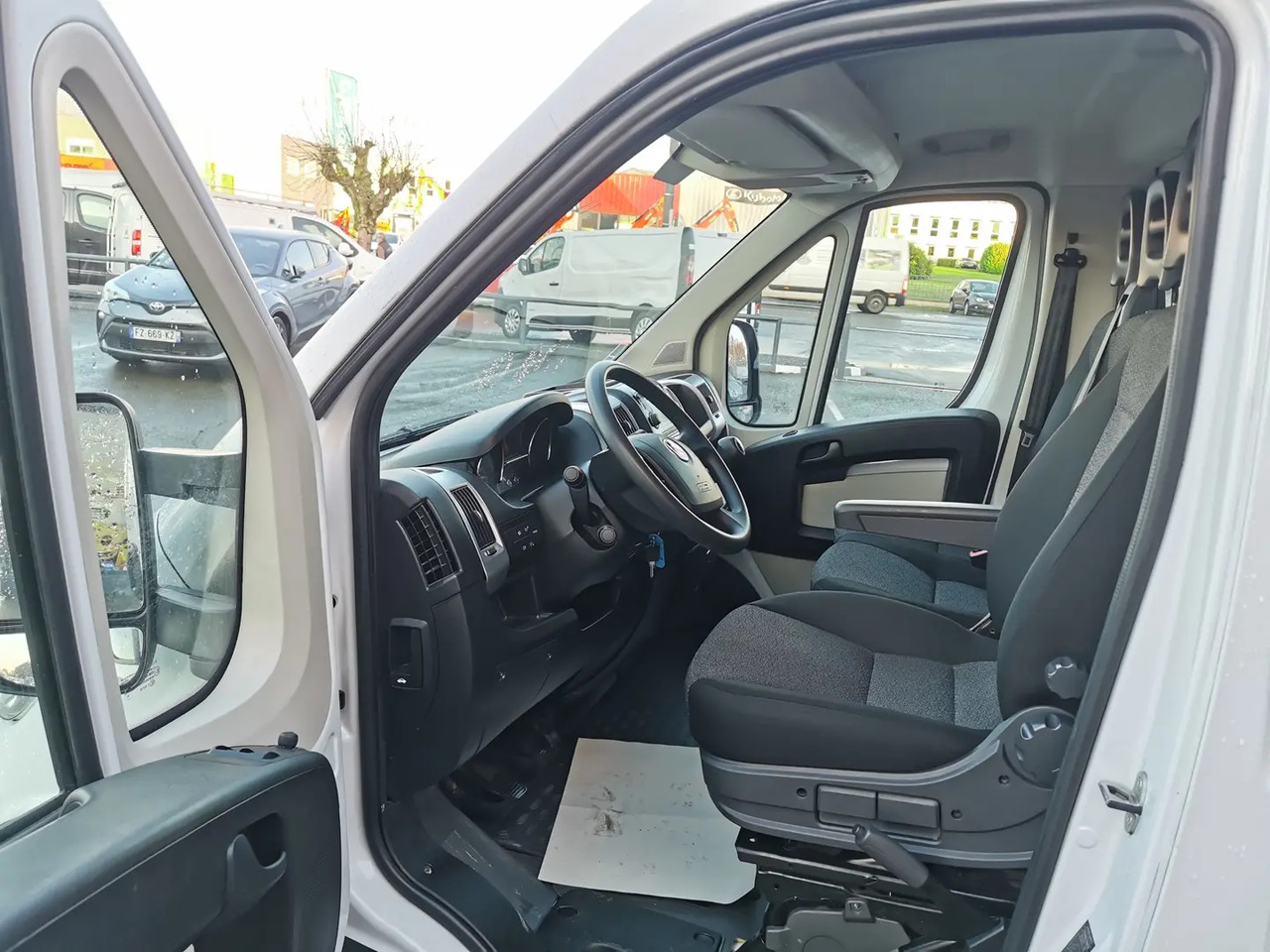 Fiat Ducato 3.5 MAXI L 2.3 MULTIJET 130CH PACK PRO NAV + COFFRE - 덤프 밴 : 사진 5 Fiat Ducato 3.5 MAXI L 2.3 MULTIJET 130CH PACK PRO NAV + COFFRE - 덤프 밴 : 사진 5