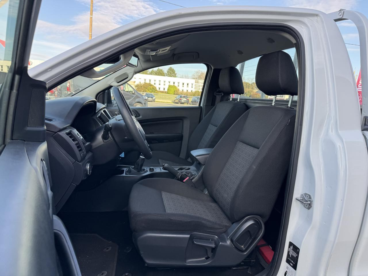 Ford Ranger 2.0 TDCI 170CH 4X4 SIMPLE CABINE XL - 픽업트럭 : 사진 5 Ford Ranger 2.0 TDCI 170CH 4X4 SIMPLE CABINE XL - 픽업트럭 : 사진 5