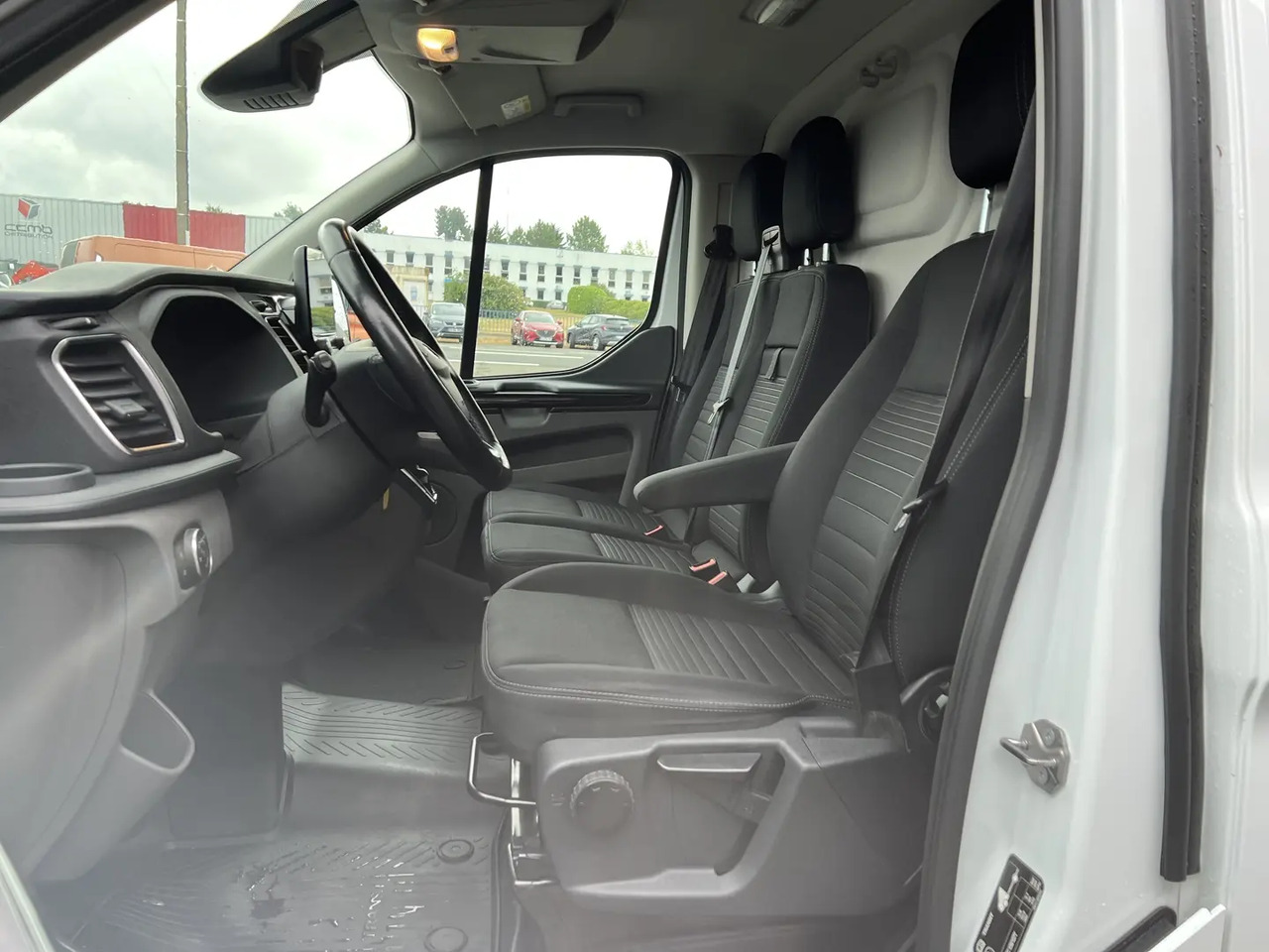 Ford Transit Custom 300 L1H1 2.0 ECOBLUE 130 S&S LIMITED BVA6 - 패널 밴 : 사진 3 Ford Transit Custom 300 L1H1 2.0 ECOBLUE 130 S&S LIMITED BVA6 - 패널 밴 : 사진 3