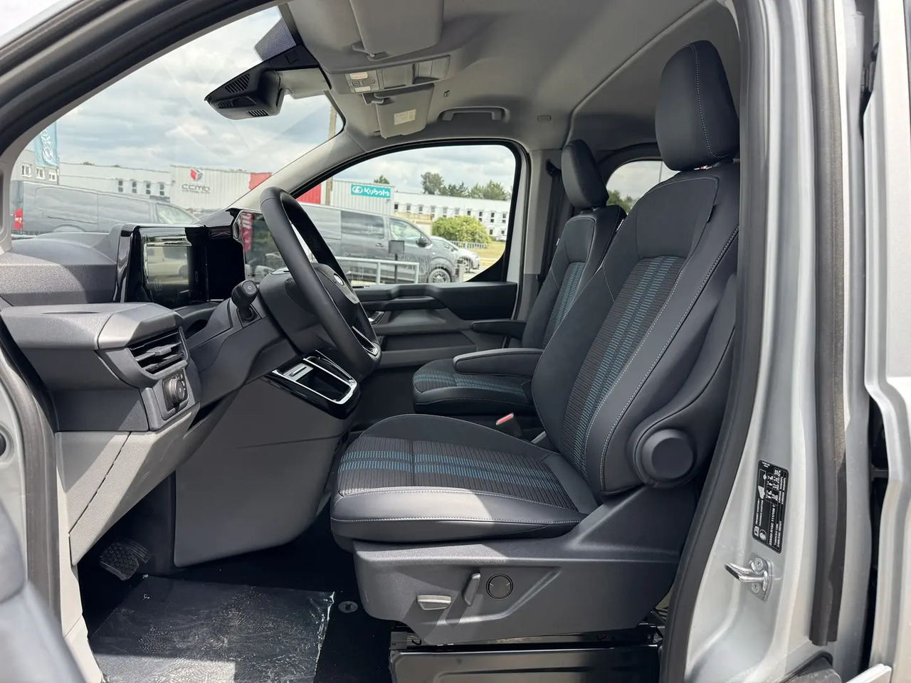 Ford Transit Custom 320 L1H1 2.0 ECOBLUE 170CH CABINE APPROFONDIE SPORT BVA8 - 콤비 밴 : 사진 4 Ford Transit Custom 320 L1H1 2.0 ECOBLUE 170CH CABINE APPROFONDIE SPORT BVA8 - 콤비 밴 : 사진 4
