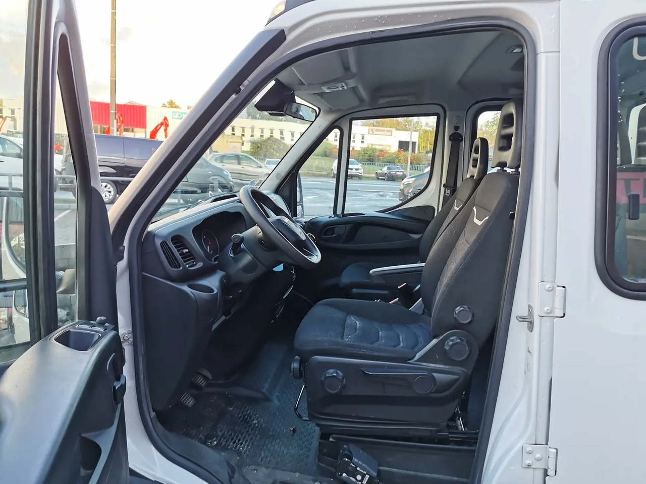 Iveco Daily 35C14 EMPATTEMENT 3750 - 덤프 밴 : 사진 5 Iveco Daily 35C14 EMPATTEMENT 3750 - 덤프 밴 : 사진 5