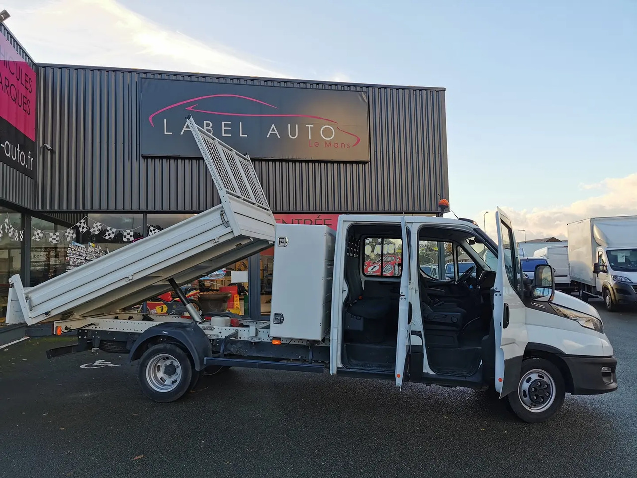 Iveco Daily 35C14 EMPATTEMENT 3750 - 덤프 밴 : 사진 1 Iveco Daily 35C14 EMPATTEMENT 3750 - 덤프 밴 : 사진 1