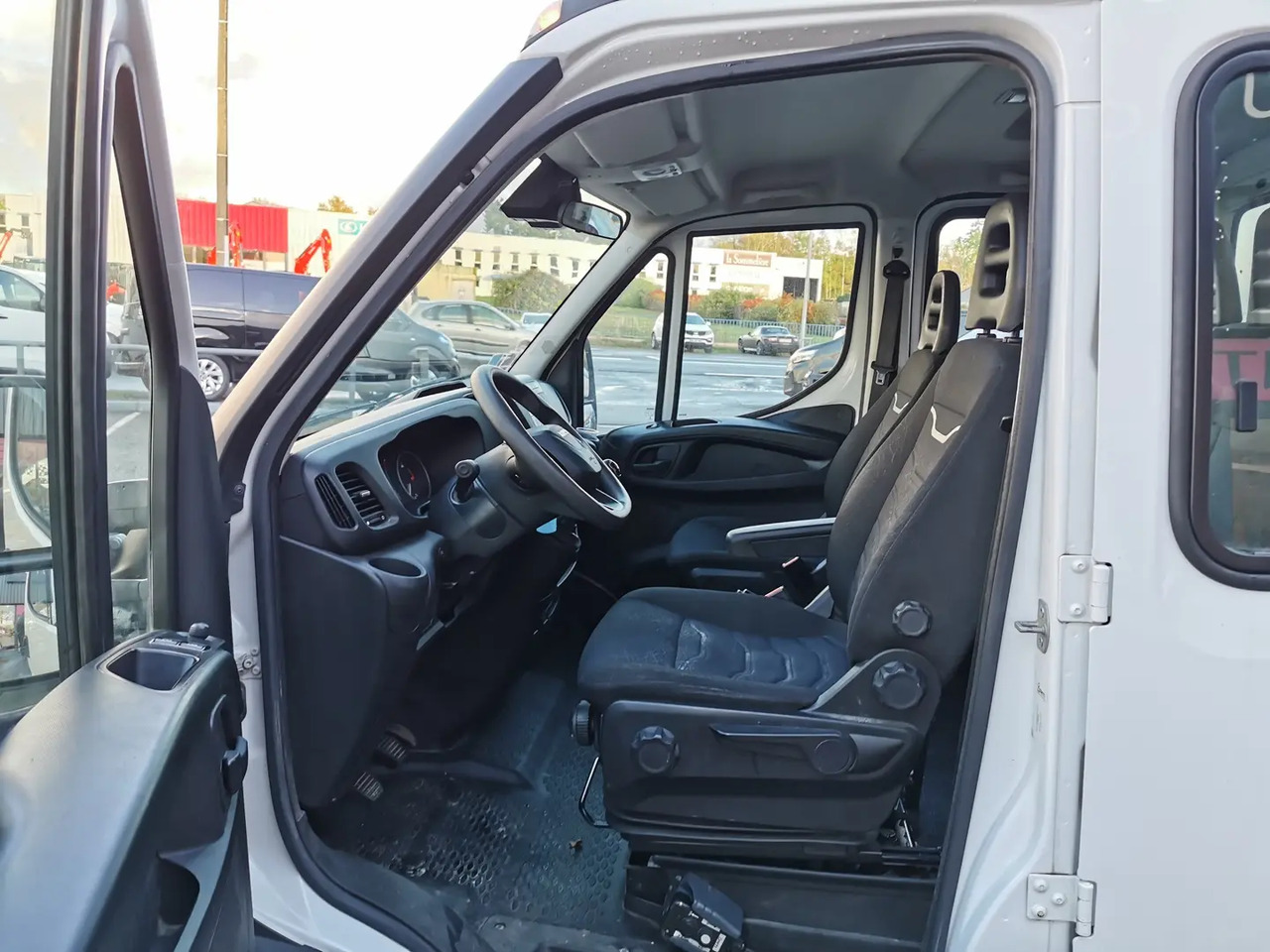 Iveco Daily 35C14H D EMPATTEMENT 3750 - 기타 기계 : 사진 5 Iveco Daily 35C14H D EMPATTEMENT 3750 - 기타 기계 : 사진 5