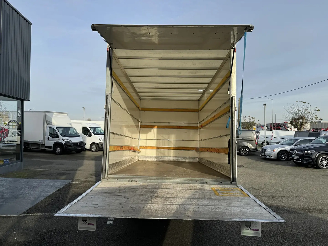 Iveco Daily 35C16 EMPATTEMENT 4100 - 박스 밴 : 사진 3 Iveco Daily 35C16 EMPATTEMENT 4100 - 박스 밴 : 사진 3