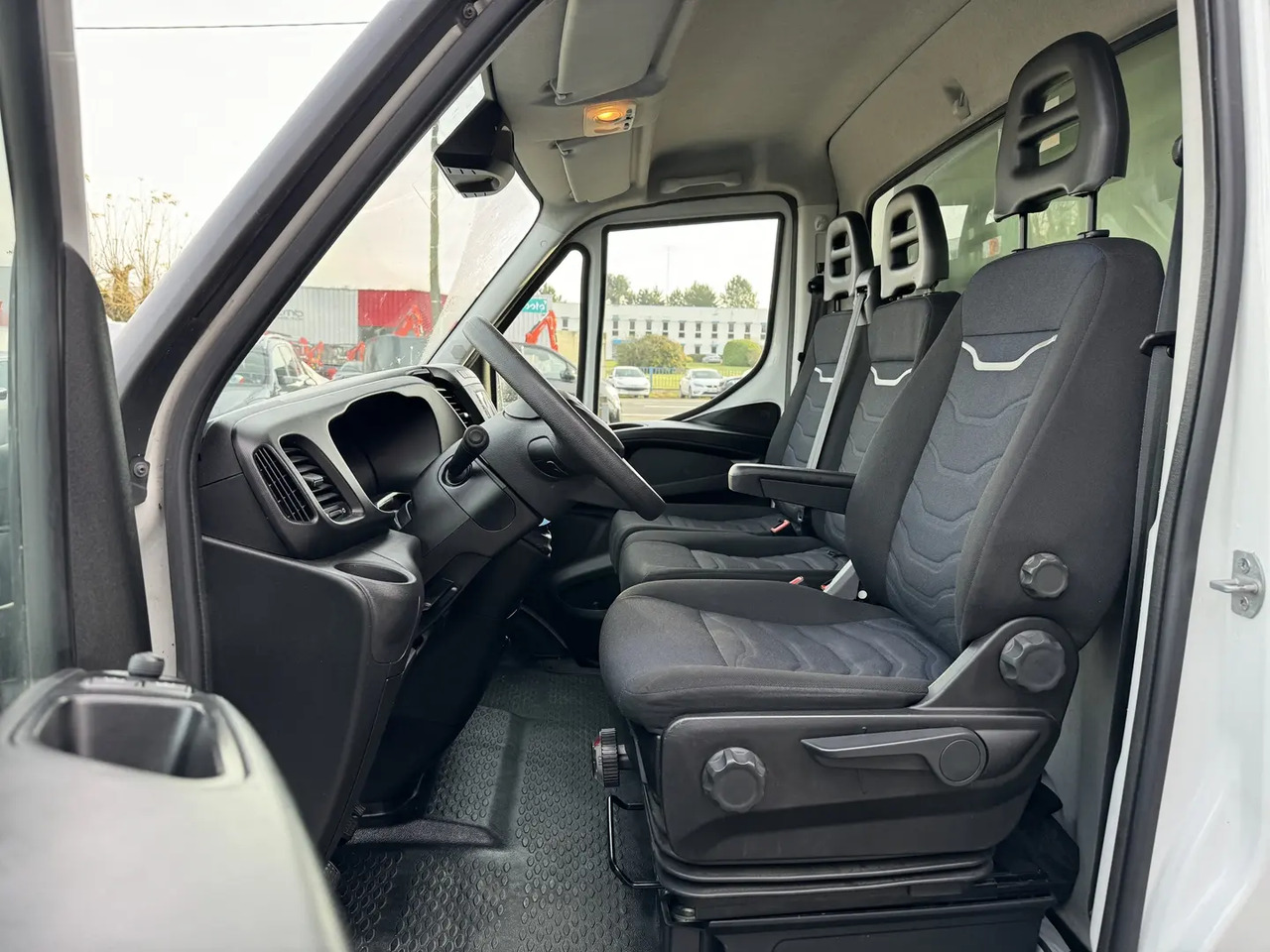Iveco Daily 35C16 EMPATTEMENT 4100 - 박스 밴 : 사진 5 Iveco Daily 35C16 EMPATTEMENT 4100 - 박스 밴 : 사진 5