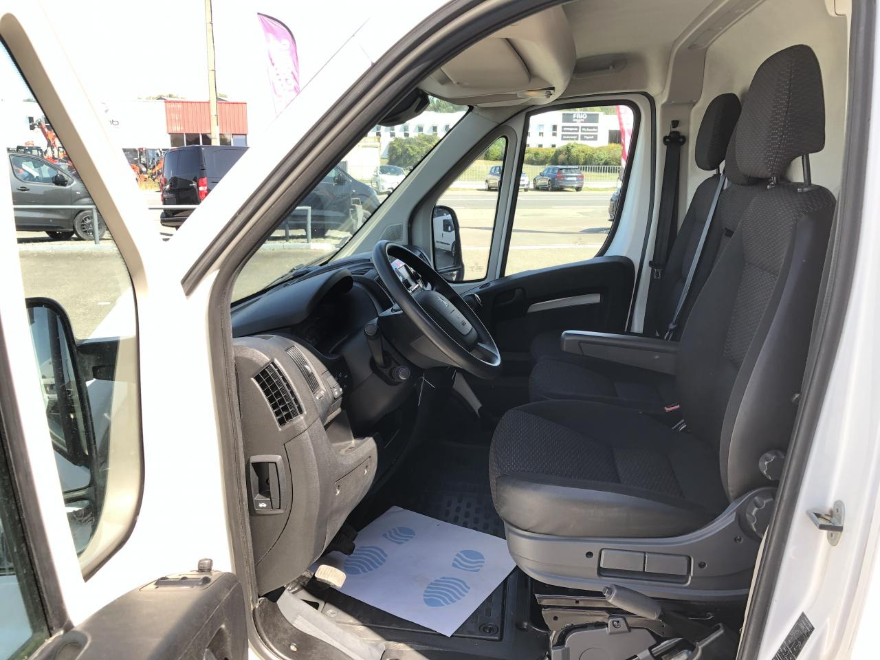 PEUGEOT Boxer 3.3t L2H2 2.2 HDi 140 CH ASPHALT FOURGON TOLE - 패널 밴 : 사진 4 PEUGEOT Boxer 3.3t L2H2 2.2 HDi 140 CH ASPHALT FOURGON TOLE - 패널 밴 : 사진 4