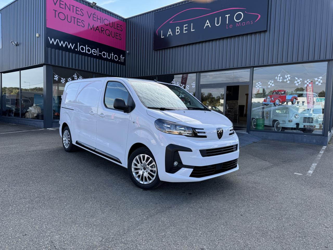 PEUGEOT Expert M 2.0 BlueHDi - 145 S&S - BV EAT8 III FOURGON Fourgon PHASE 2 - 패널 밴 : 사진 1 PEUGEOT Expert M 2.0 BlueHDi - 145 S&S - BV EAT8 III FOURGON Fourgon PHASE 2 - 패널 밴 : 사진 1