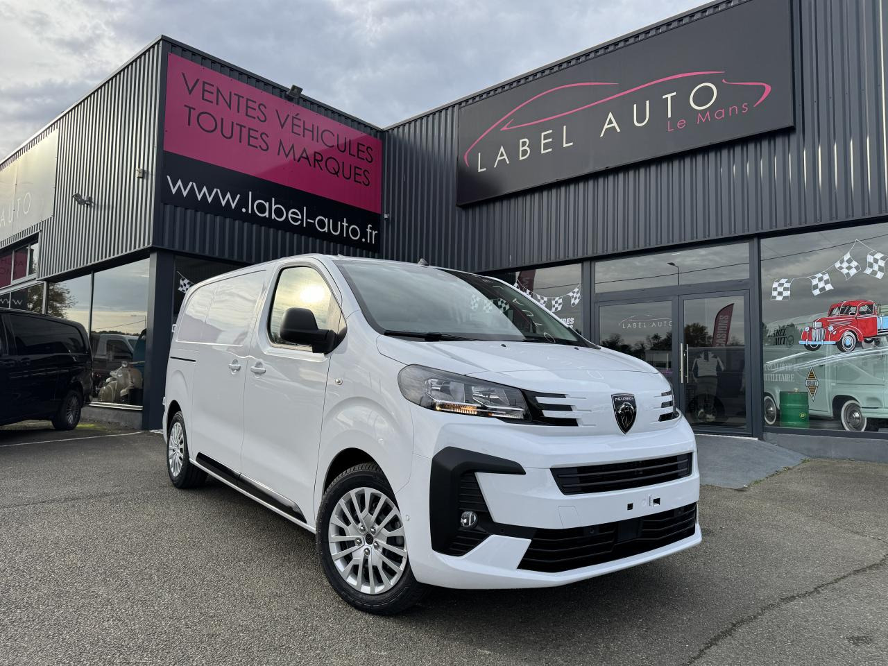 PEUGEOT Expert M 2.0 BlueHDi - 145 S&S - BV EAT8 III FOURGON Fourgon PHASE 2 - 패널 밴 : 사진 1 PEUGEOT Expert M 2.0 BlueHDi - 145 S&S - BV EAT8 III FOURGON Fourgon PHASE 2 - 패널 밴 : 사진 1