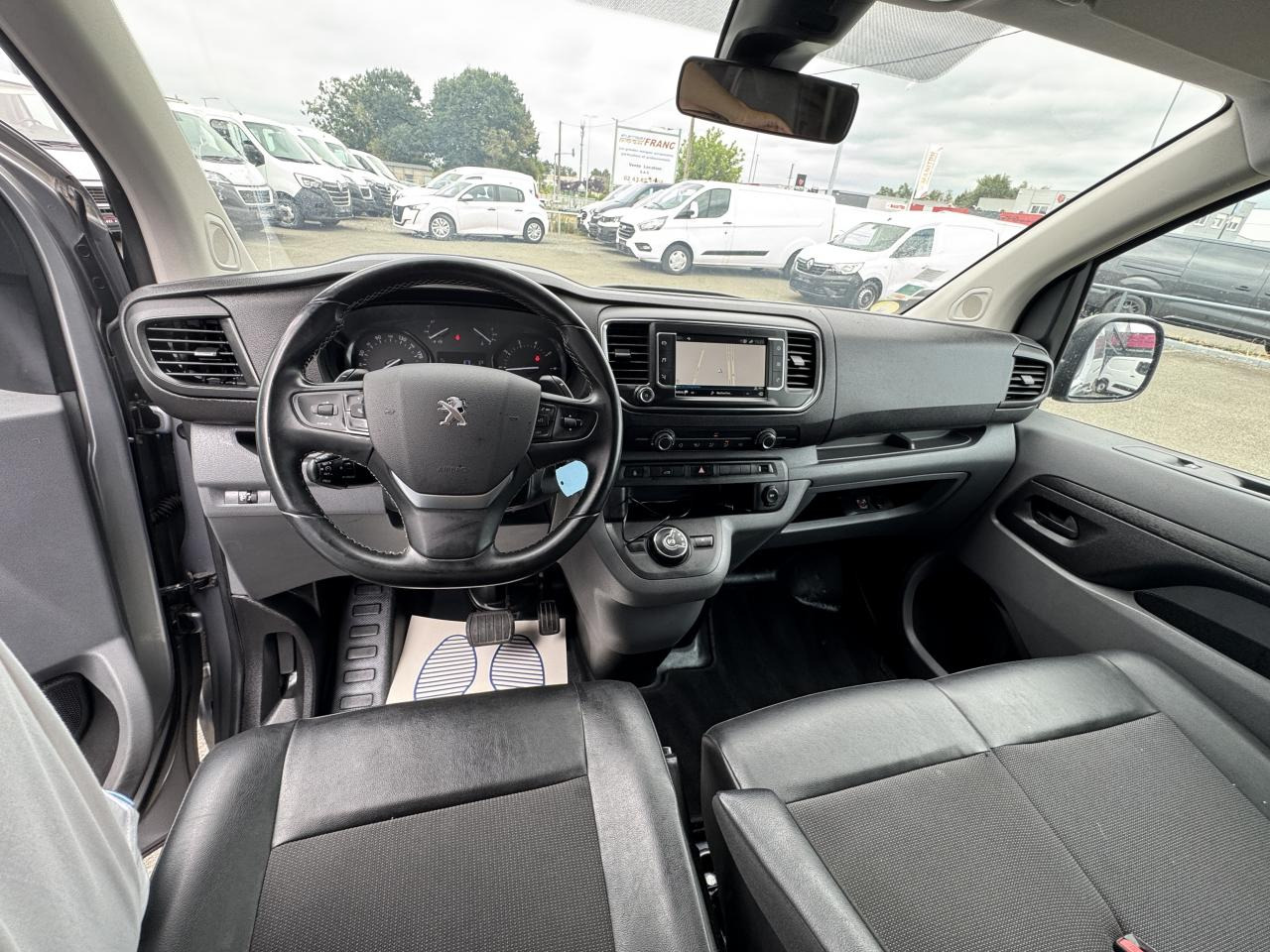 PEUGEOT Expert Standard 2.0 BlueHDI -180CH EAT8 ASPHALT - 패널 밴 : 사진 3 PEUGEOT Expert Standard 2.0 BlueHDI -180CH EAT8 ASPHALT - 패널 밴 : 사진 3