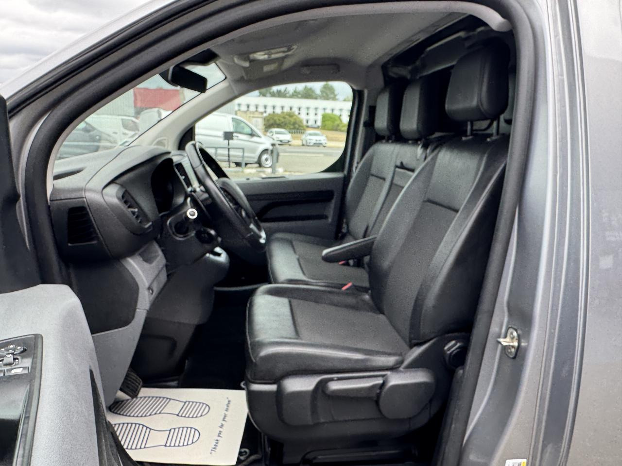 PEUGEOT Expert Standard 2.0 BlueHDI -180CH EAT8 ASPHALT - 패널 밴 : 사진 4 PEUGEOT Expert Standard 2.0 BlueHDI -180CH EAT8 ASPHALT - 패널 밴 : 사진 4