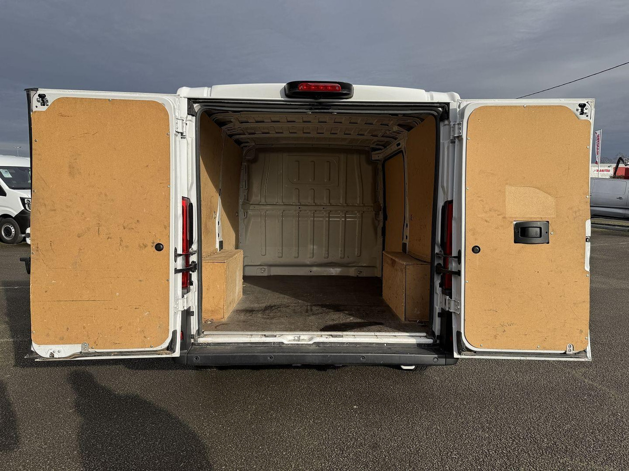 Peugeot Boxer 330 L1H1 2.2 BLUEHDI S&S 140CH ASPHALT - 소형 밴 : 사진 2 Peugeot Boxer 330 L1H1 2.2 BLUEHDI S&S 140CH ASPHALT - 소형 밴 : 사진 2