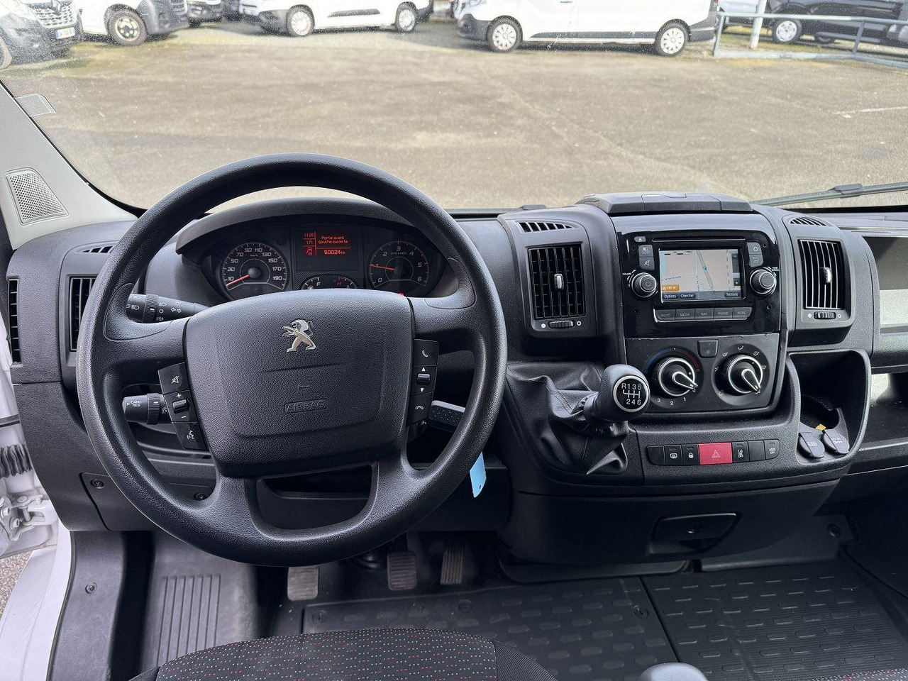 Peugeot Boxer 330 L1H1 2.2 BLUEHDI S&S 140CH ASPHALT - 소형 밴 : 사진 3 Peugeot Boxer 330 L1H1 2.2 BLUEHDI S&S 140CH ASPHALT - 소형 밴 : 사진 3