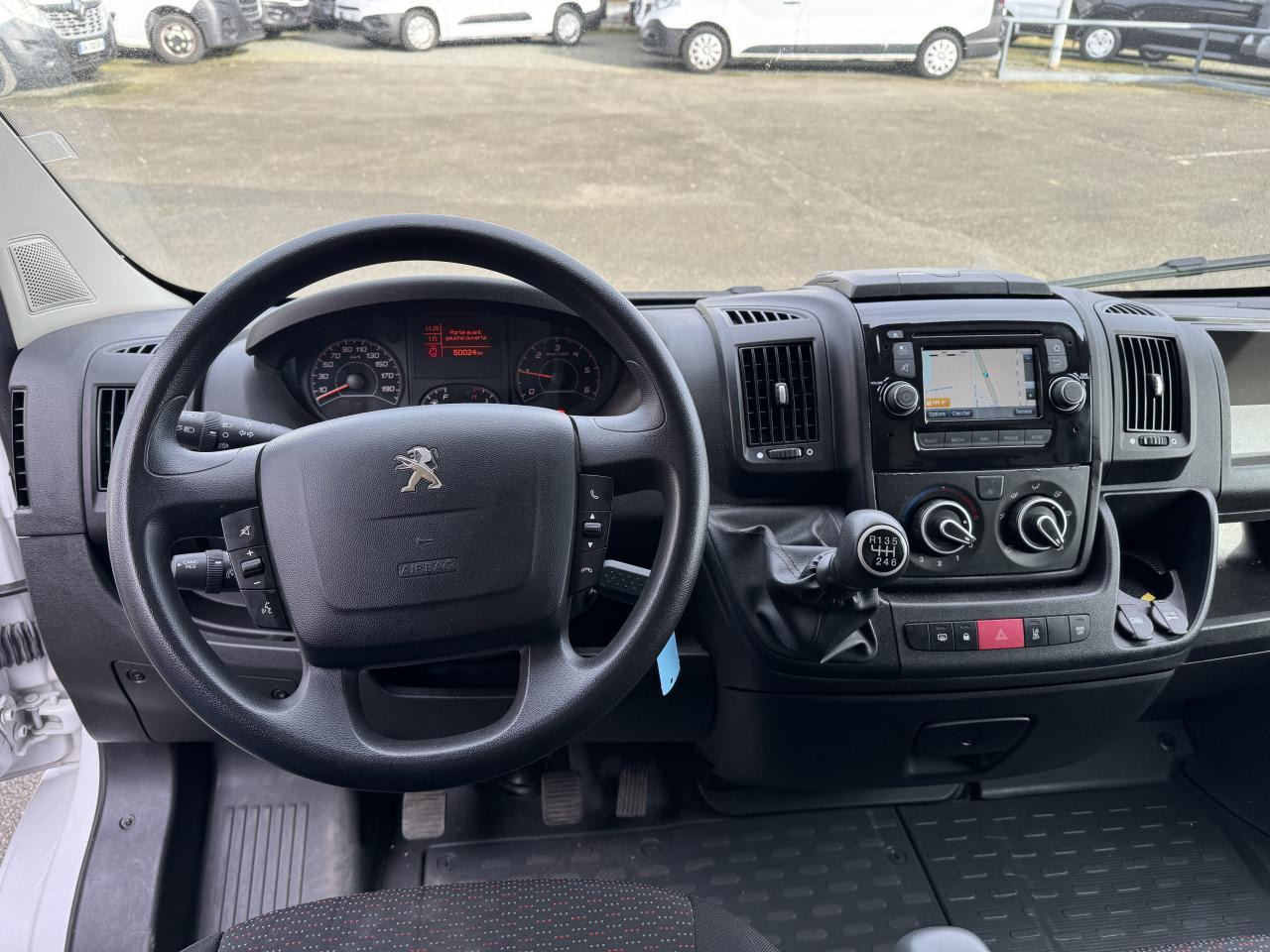 Peugeot Boxer 330 L1H1 2.2 BLUEHDI S&S 140CH ASPHALT - 패널 밴 : 사진 3 Peugeot Boxer 330 L1H1 2.2 BLUEHDI S&S 140CH ASPHALT - 패널 밴 : 사진 3