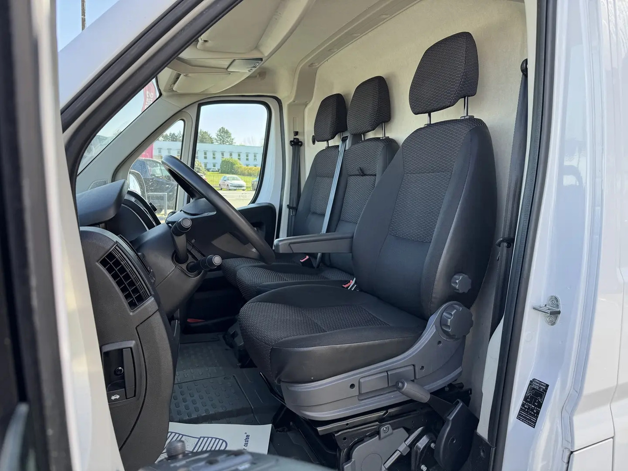 Peugeot Boxer 333 L1H1 2.2 BLUEHDI S&S 140CH ASPHALT - 패널 밴 : 사진 4 Peugeot Boxer 333 L1H1 2.2 BLUEHDI S&S 140CH ASPHALT - 패널 밴 : 사진 4