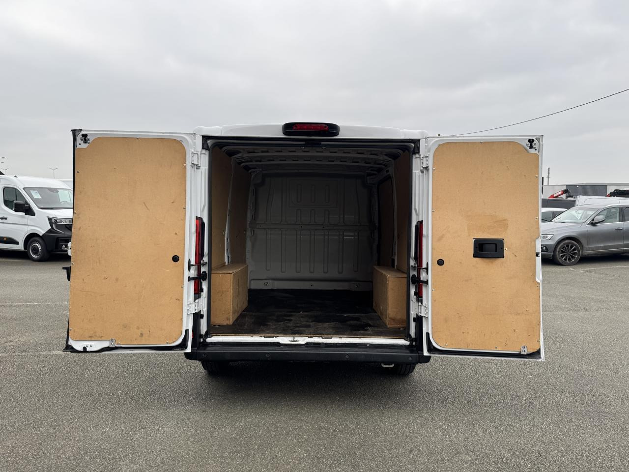 Peugeot Boxer 333 L1H1 2.2 BLUEHDI S&S 140CH ASPHALT - 패널 밴 : 사진 2 Peugeot Boxer 333 L1H1 2.2 BLUEHDI S&S 140CH ASPHALT - 패널 밴 : 사진 2