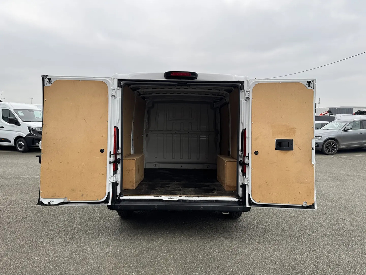 Peugeot Boxer 333 L1H1 2.2 BLUEHDI S&S 140CH ASPHALT - 패널 밴 : 사진 2 Peugeot Boxer 333 L1H1 2.2 BLUEHDI S&S 140CH ASPHALT - 패널 밴 : 사진 2