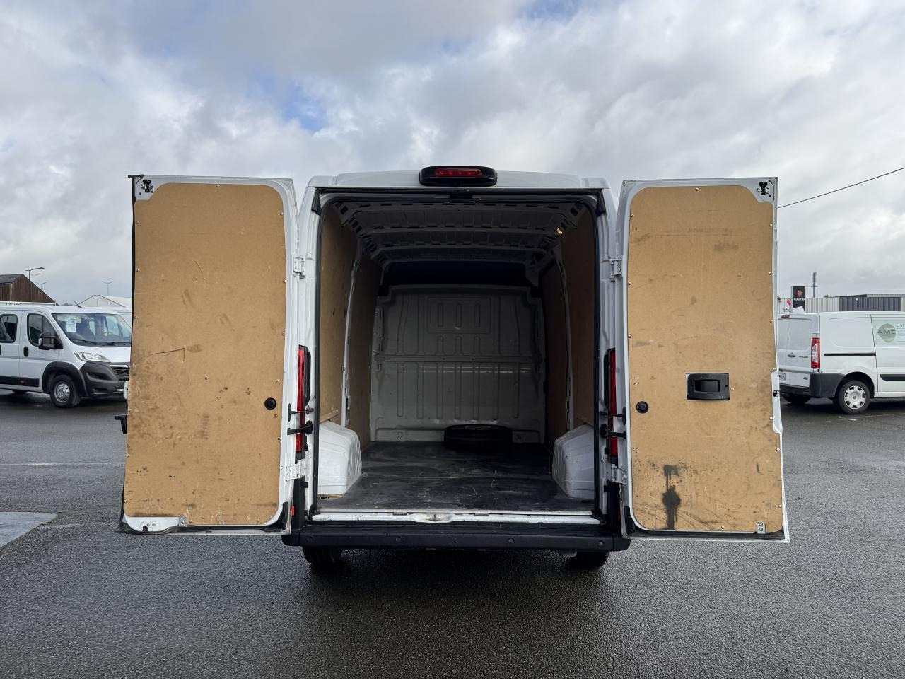 Peugeot Boxer 333 L2H2 2.2 BLUEHDI S&S 140CH ASPHALT - 패널 밴 : 사진 2 Peugeot Boxer 333 L2H2 2.2 BLUEHDI S&S 140CH ASPHALT - 패널 밴 : 사진 2