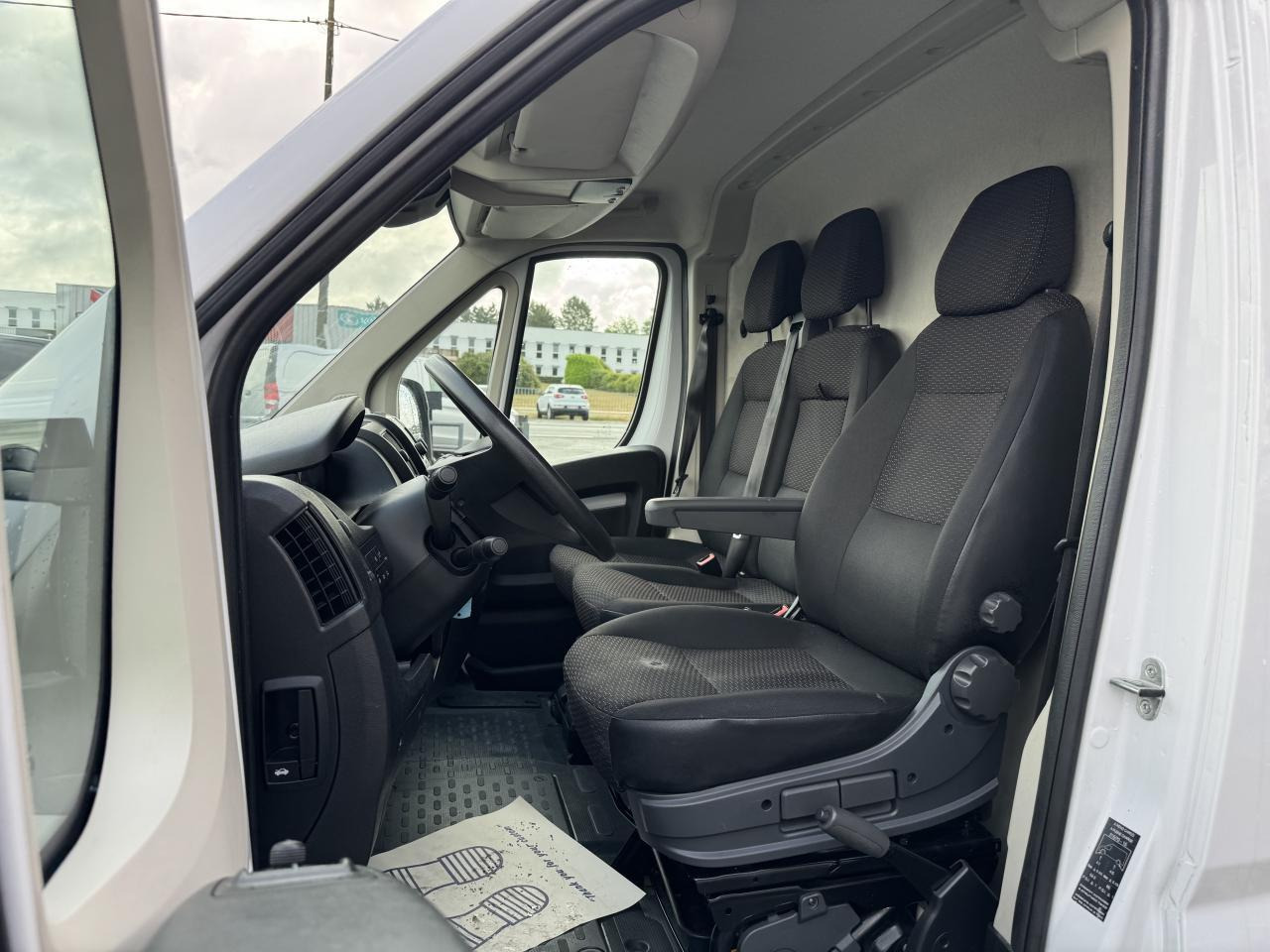 Peugeot Boxer 333 L2H2 2.2 BLUEHDI S&S 140CH ASPHALT - 패널 밴 : 사진 4 Peugeot Boxer 333 L2H2 2.2 BLUEHDI S&S 140CH ASPHALT - 패널 밴 : 사진 4