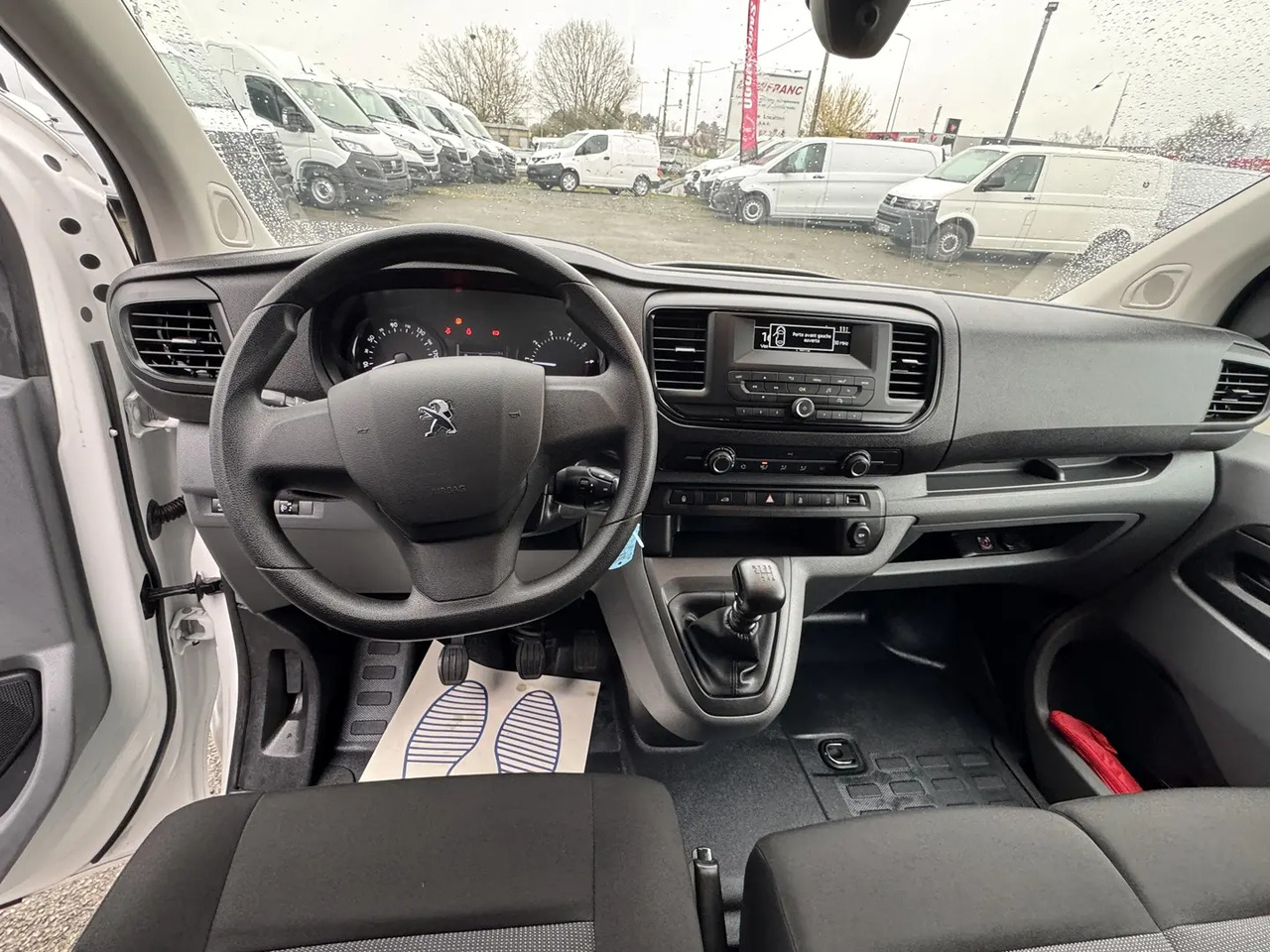 Peugeot Expert LONG 2.0 BLUEHDI 145CH S&S PREMIUM - 패널 밴 : 사진 3 Peugeot Expert LONG 2.0 BLUEHDI 145CH S&S PREMIUM - 패널 밴 : 사진 3