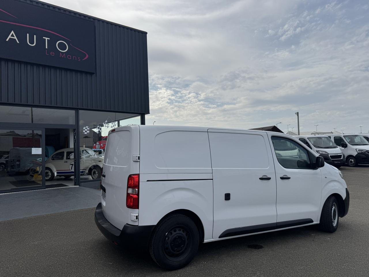 Peugeot Expert STANDARD 2.0 BLUEHDI 180CH S&S ASPHALT EAT8 - 패널 밴 : 사진 5 Peugeot Expert STANDARD 2.0 BLUEHDI 180CH S&S ASPHALT EAT8 - 패널 밴 : 사진 5