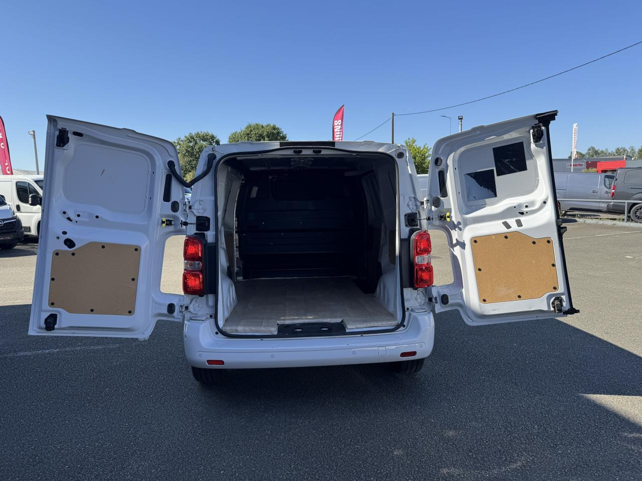 Peugeot Expert Standard 2.0 BlueHDi - 145 S&S - BV EAT8 III FOURGON Fourgon Asphalt PHASE 1 - 패널 밴 : 사진 2 Peugeot Expert Standard 2.0 BlueHDi - 145 S&S - BV EAT8 III FOURGON Fourgon Asphalt PHASE 1 - 패널 밴 : 사진 2