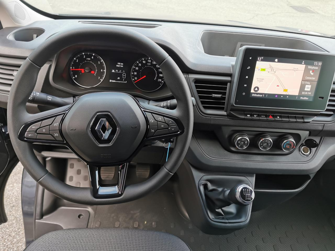 RENAULT Trafic L2 2.0 Energy dCi - 150 - S&S - BV EDC Euro 6e III COMBI Combi Intens L2H1 PHASE 3 - 승합차 : 사진 4 RENAULT Trafic L2 2.0 Energy dCi - 150 - S&S - BV EDC Euro 6e III COMBI Combi Intens L2H1 PHASE 3 - 승합차 : 사진 4